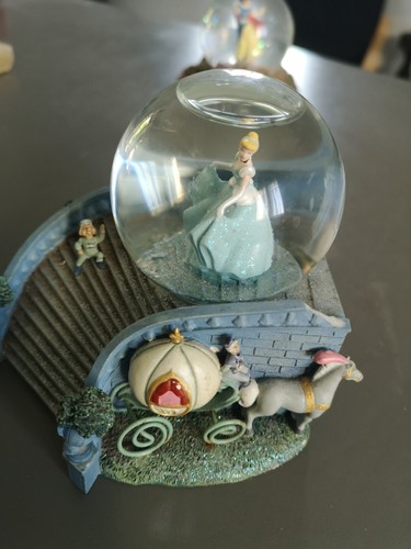 Boule neige disney - neige,