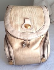 Sac à mains en cuir souple beige convertible Sac à dos ou bandoulière