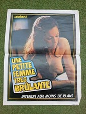 Affiche Cinéma une petite femme tres brulante  film pornographique