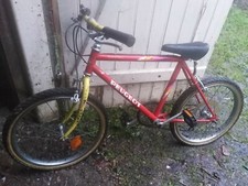 Vélo rouge enfant VTT Peugeot