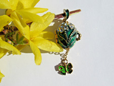 Pendentif ouvrant émaillé