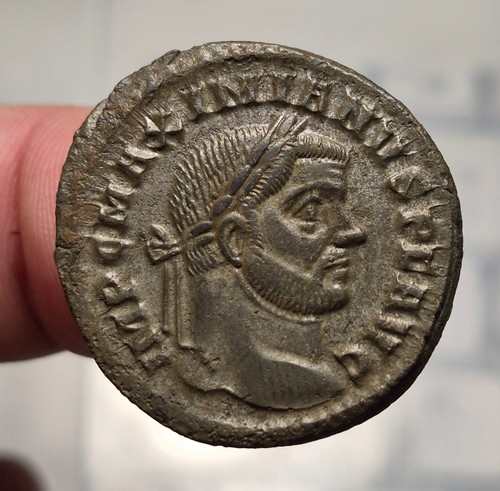 Maximien follis genio - ~,