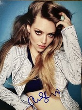 Amanda Seyfried a signé 8x10