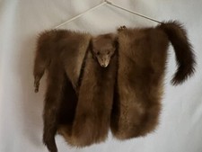 Etole en vison entier en très bon état.