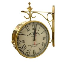 Horloge en laiton brillant
