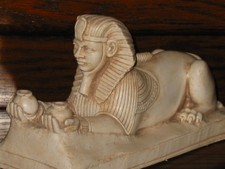 Sphinx couché *