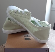 vends chaussures femme tennis de couleur vert d'eau pointure 37 