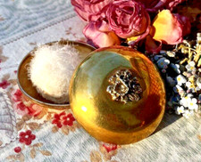 ANCIEN POUDRIER en métal des années 1930