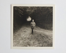 Jeune homme chasseur fusil -