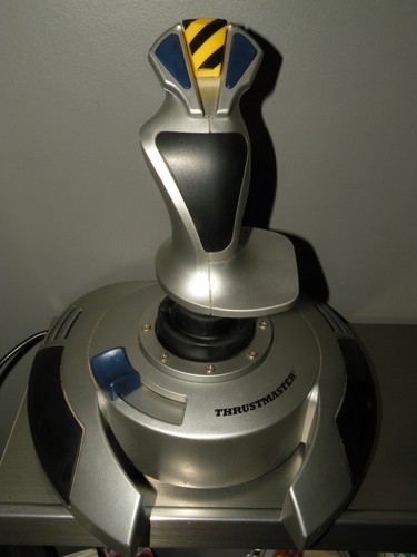 Manette jeu video thrustmaster - video,