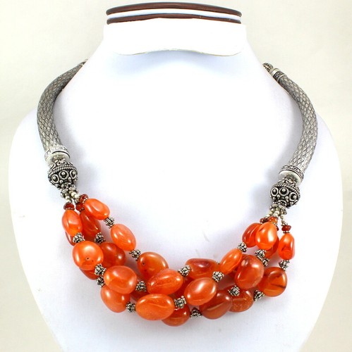 Collier pierres - en,