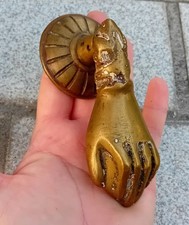 ANCIEN HEURTOIR DE PORTE d'entrée Main gauche en bronze ou laiton, h=12 cm