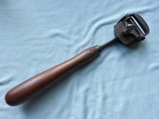 Ancien rabot grattoir de malle