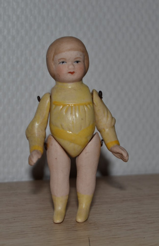 Belle poupée ancienne - poupée, en