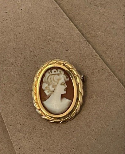 Petit camée doré broche - , et