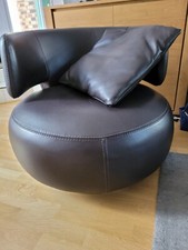 fauteuil Roche Bobois pivotant en cuir marron modèle Curl