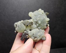 PREHNITE ET EPIDOTE DU MALI TOP - MINÉRAUX DE COLLECTION - LITHOTHÉRAPIE 