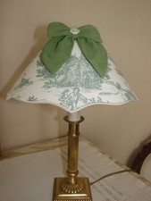 Abat-jour  a accolade,toile de jouy verte  diamètre 26/27cm