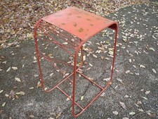 Présentoir,socle,desserte métallique station service/essence/garage/voiture (G)