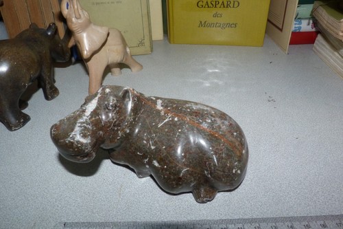 Hippopotame pierre taillé - hippopotame, en