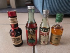 LOT DE 4 MIGNONNETTES DIVERS -