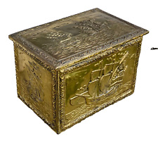 COFFRE à JOUETS Vintage 1960 Cuivre repoussé Décors Bateaux de Pirates Corsaire