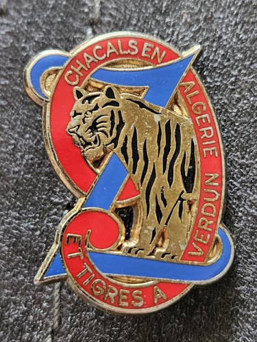 Insigne pucelle militaire - insigne,