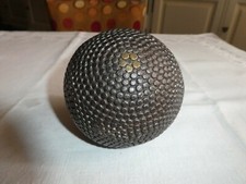 Ancienne boule bois - en, cloutee