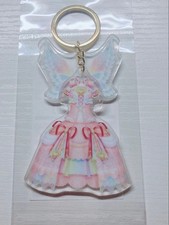 Porte-clés acrylique robe