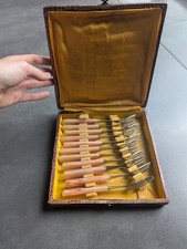 un coffret de 12 fourchettes