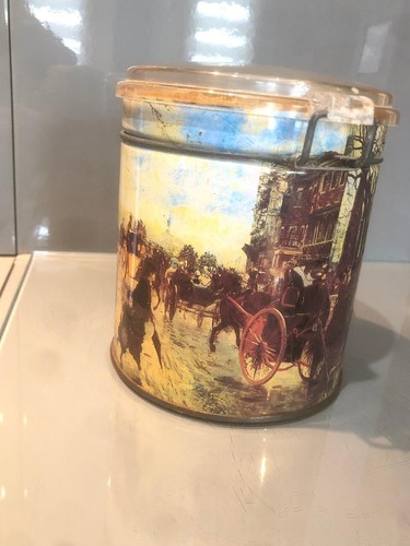 Jolie boîte ancienne - , en
