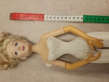 Poupée avec corset peint
