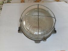 Lampe hublot ronde à grille