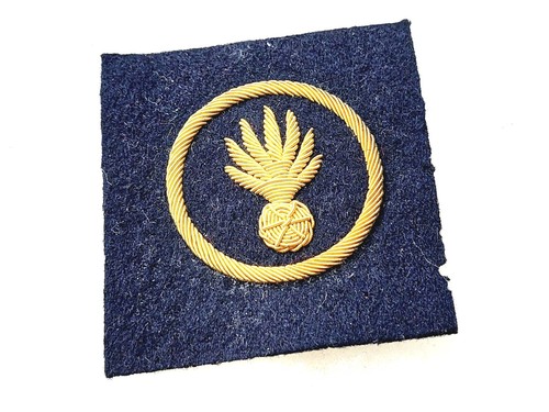Insigne tissu militaire - un,