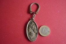 PORTE CLE METAL  /  AMICALE DES BRETONS PARIS R-D  " RARE "