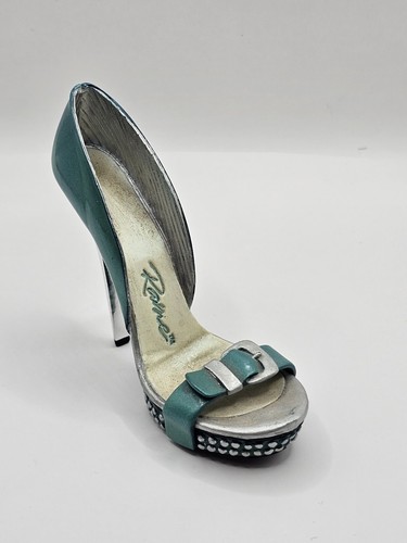 Just the right shoe - shoe, stud