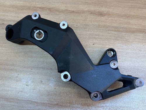 Support moteur droit piece - un,