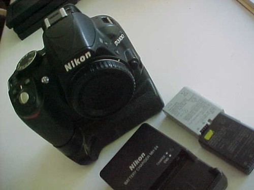 Nikon 3100 body 2 - w/2, batt