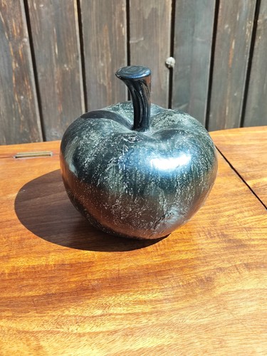 Belle sculpture pomme - , en