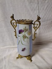 VASE ANCIEN OPALINE FLEURS RELIEFS PIED DOUCHE 