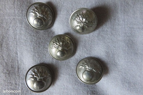 Anciens boutons militaires - 5,