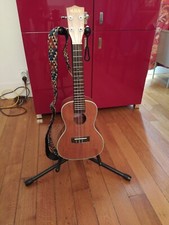 UKULÉLÉ CONCERT Kala COMME NEUF AVEC SANGLE