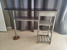 table haute de bar, couleur bois et gris avec un tiroir.