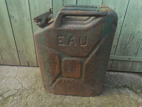 Jerrican eau armée - jerrican,