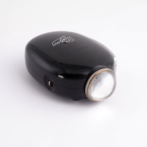 Pygmy generator flashlight