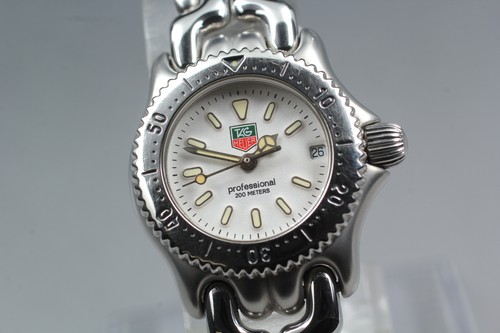 Presque comme neuve montre - *presque,