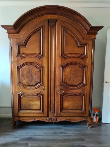Armoire noyer massif très - , bon