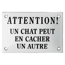 Plaque humoristique émaillée 10x15cm : ATTENTION UN CHAT PEUT EN CACHER UN AUT