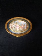 Boîte ovale en bronze - Scène galante (XIXe siècle)