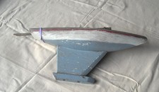 Coque de voilier jouet ancien à restaurer